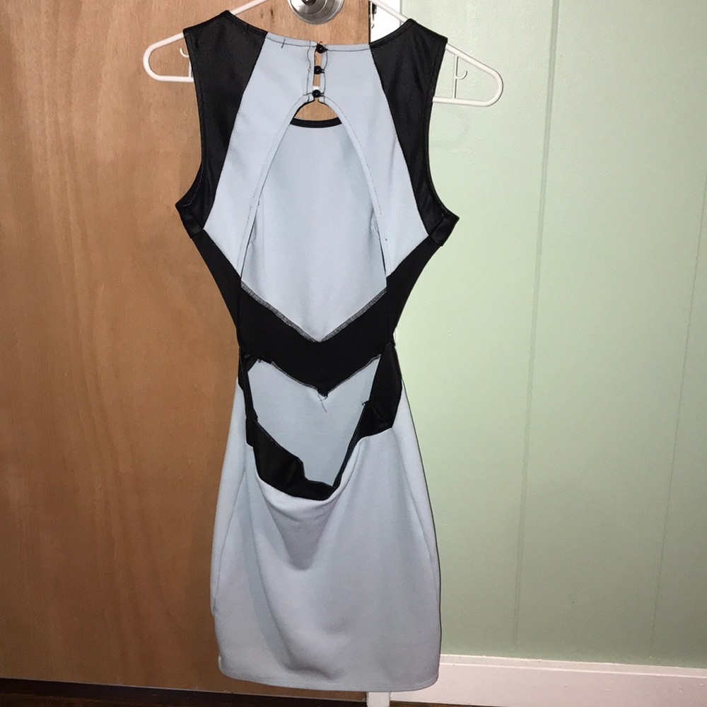 Size S - Picture 2 of 2